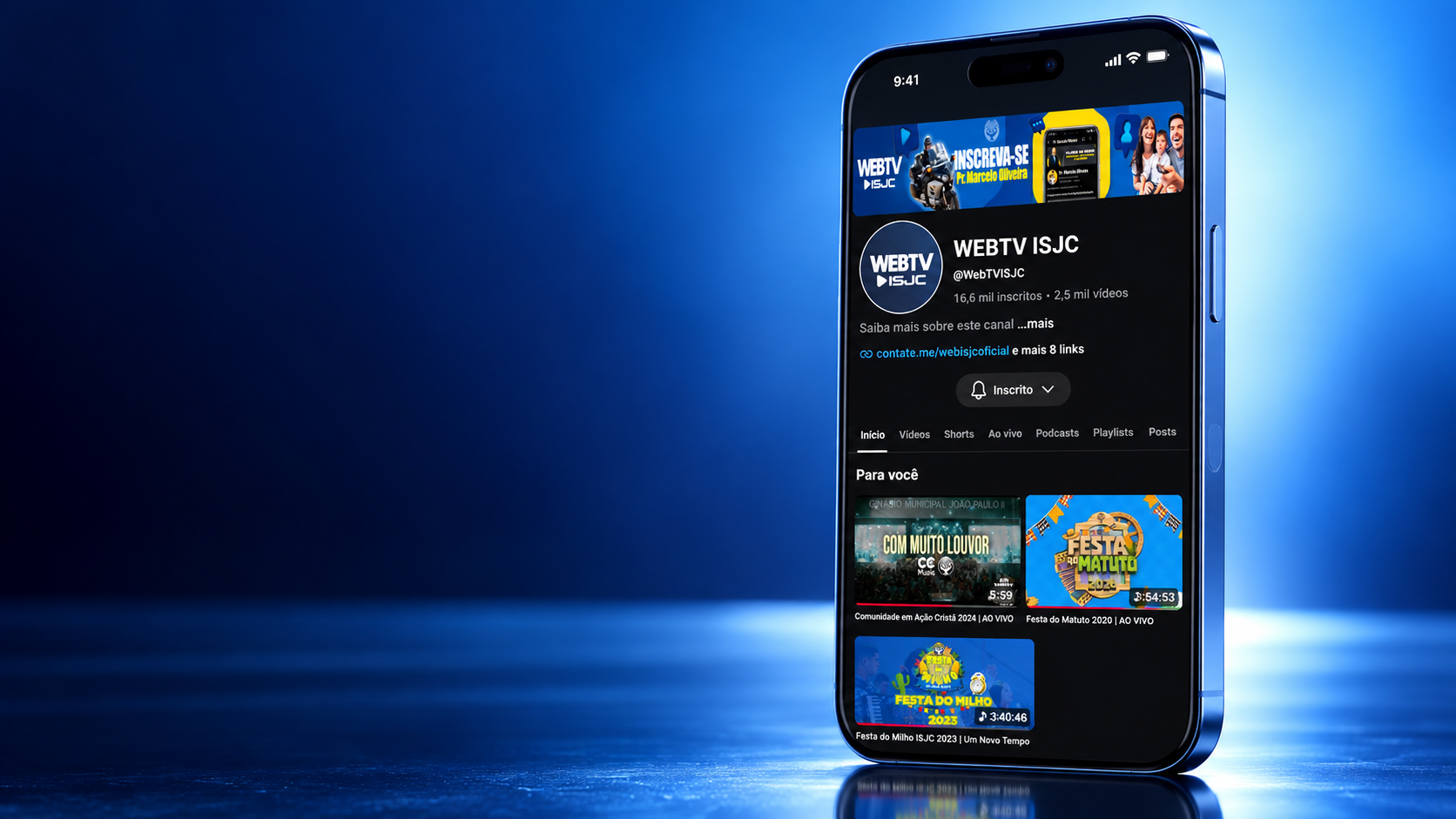 iPhone em 3D exibindo o canal WEBTV ISJC, com sua logomarca e conteúdo do YouTube